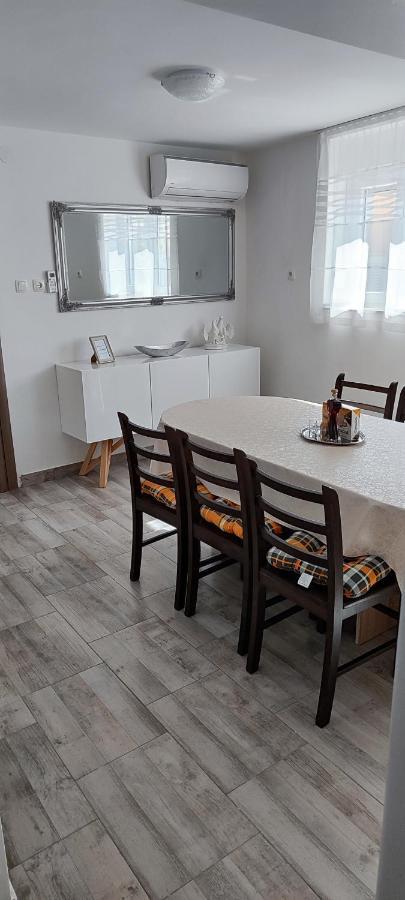 Apartman Leona คาชเตลา ภายนอก รูปภาพ