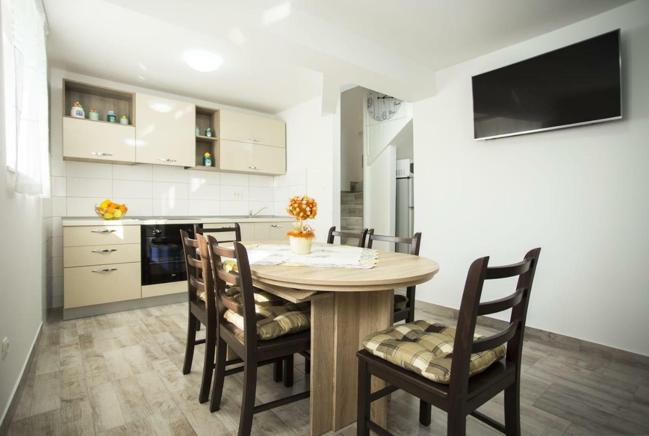 Apartman Leona คาชเตลา ภายนอก รูปภาพ